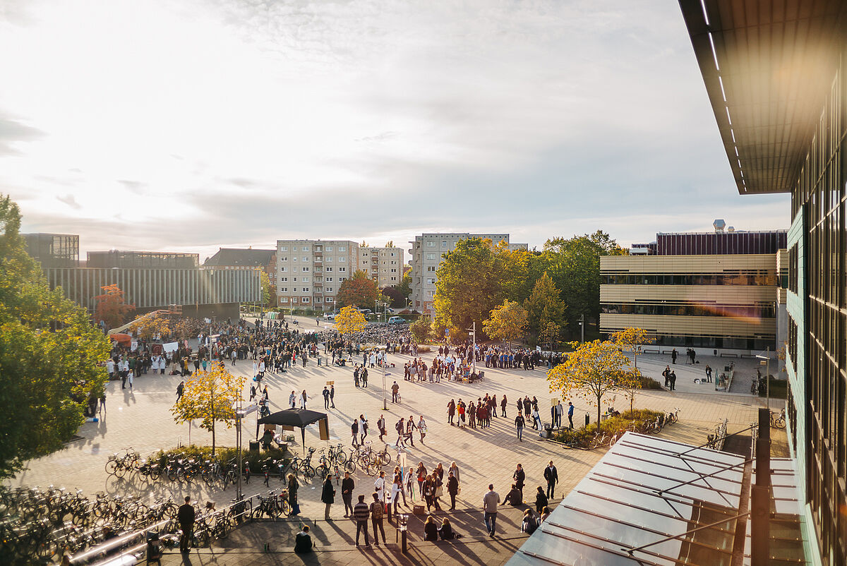 Blick auf den Campus Beitzplatz während der Erstibegrüßung zum WS 2018/2019